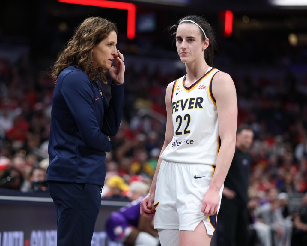 Alyssa Thomas suspendue après avoir frappé Caitlin Clark au cou