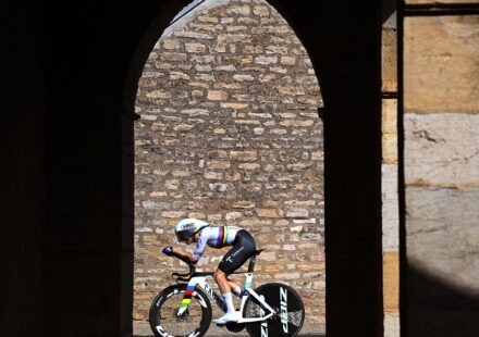 Marlen Reusser s’empare du maillot jaune après la quatrième étape du Tour de France Femmes