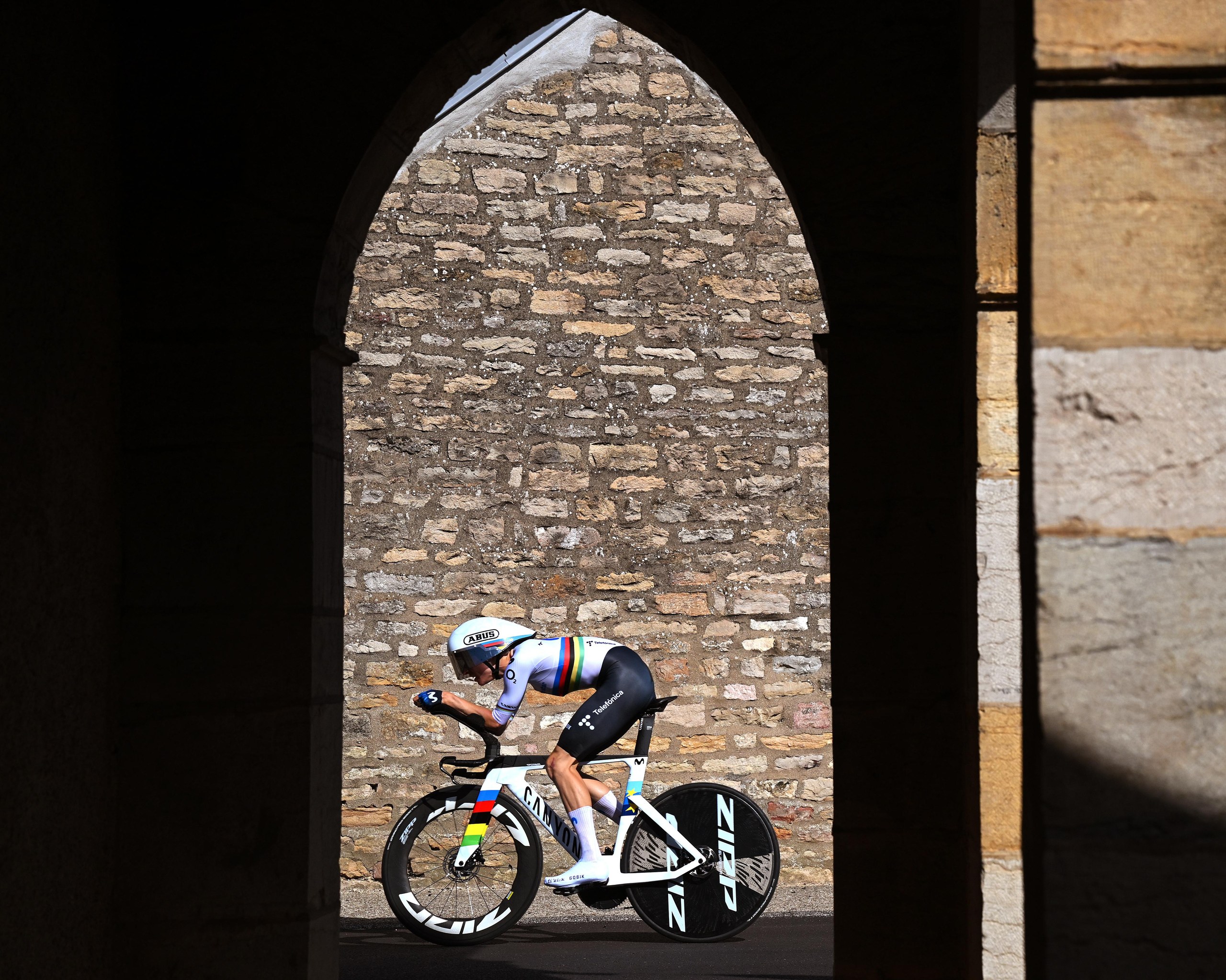 Marlen Reusser of Movistar whizzes through a town.