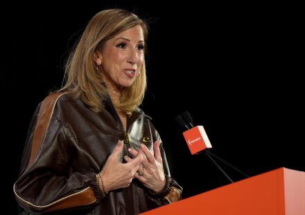 Le rôle de Cathy Engelbert à la tête de la WNBA : un leadership contesté
