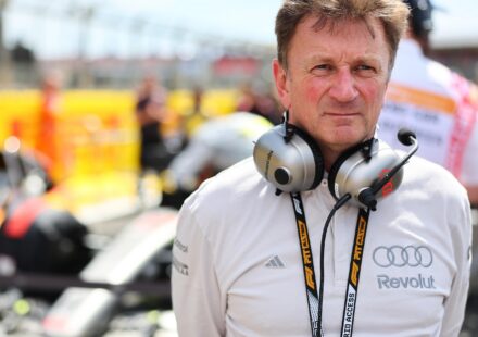 Allan McNish guide Audi en F1 depuis le mur des stands