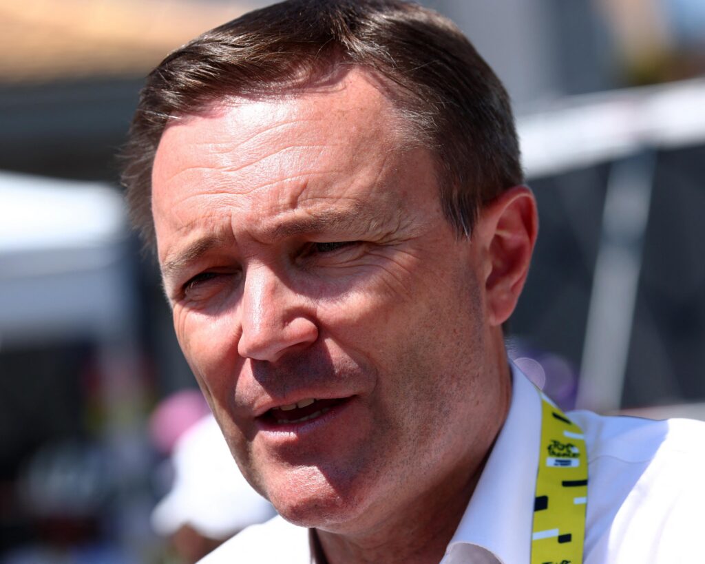 Le président de l&rsquo;UCI soutient les tests antidopage nocturnes après la controverse du Tour
