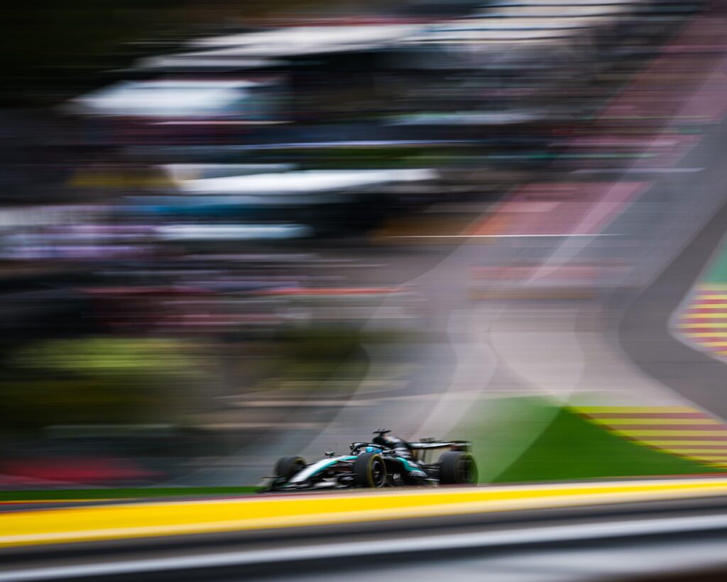 George Russell s&rsquo;approche du leader du championnat Kimi Antonelli à Spa