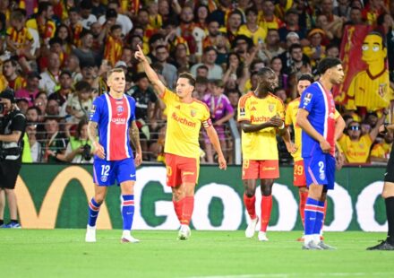 Lens bat le PSG et remporte son premier Trophée des champions