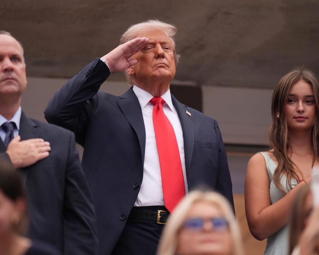 Réactions contrastées lors de l&rsquo;apparition de Trump à l&rsquo;US Open