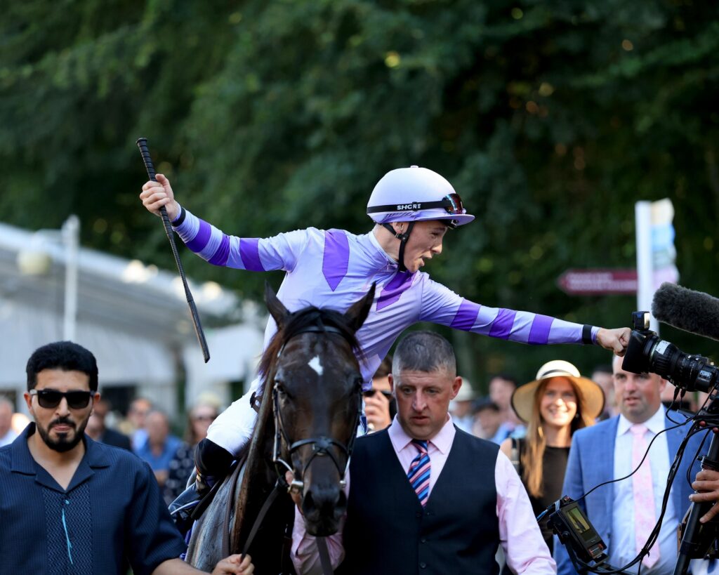 Comanche Brave et Loughnane triomphent lors de la July Cup à Newmarket
