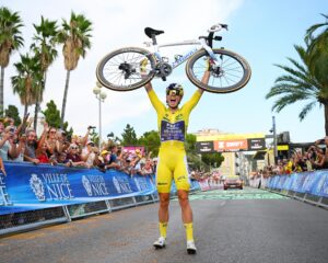 Tour de France Femmes : Vollering remporte son deuxième titre, mais la controverse persiste