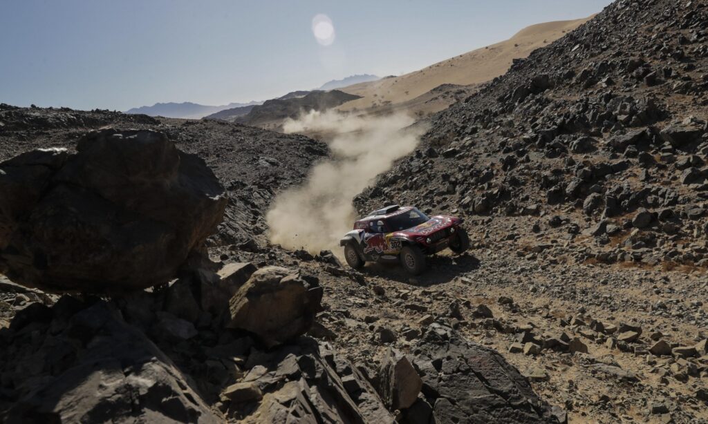 Rallye Dakar 2020 : sable, flammes et chameaux en images