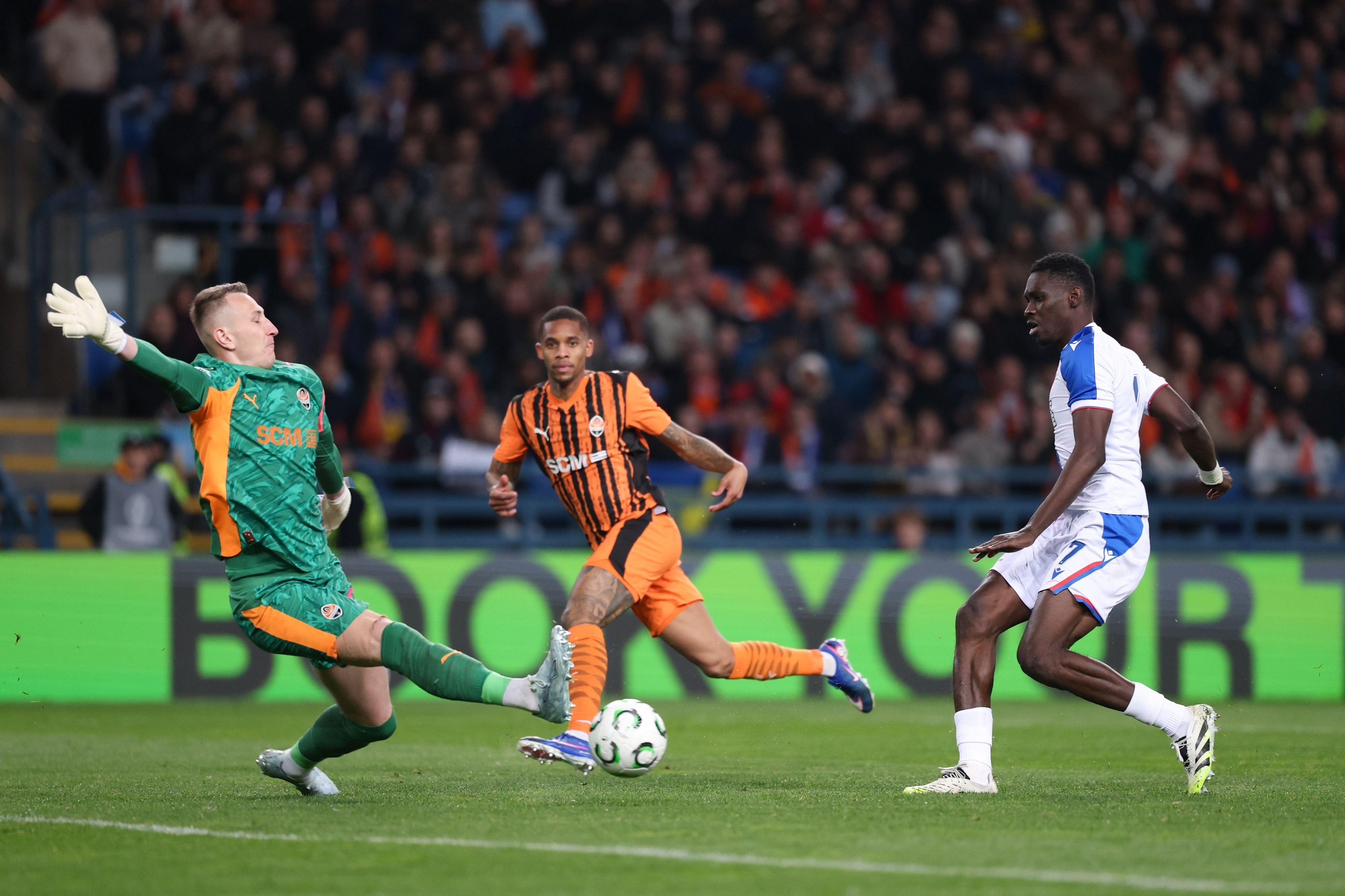 Shakhtar Donetsk keeper Dmytro RiznykIsmaila makes himself big and blocks a shot by Crystal Palace’s Ismaila Sarr.