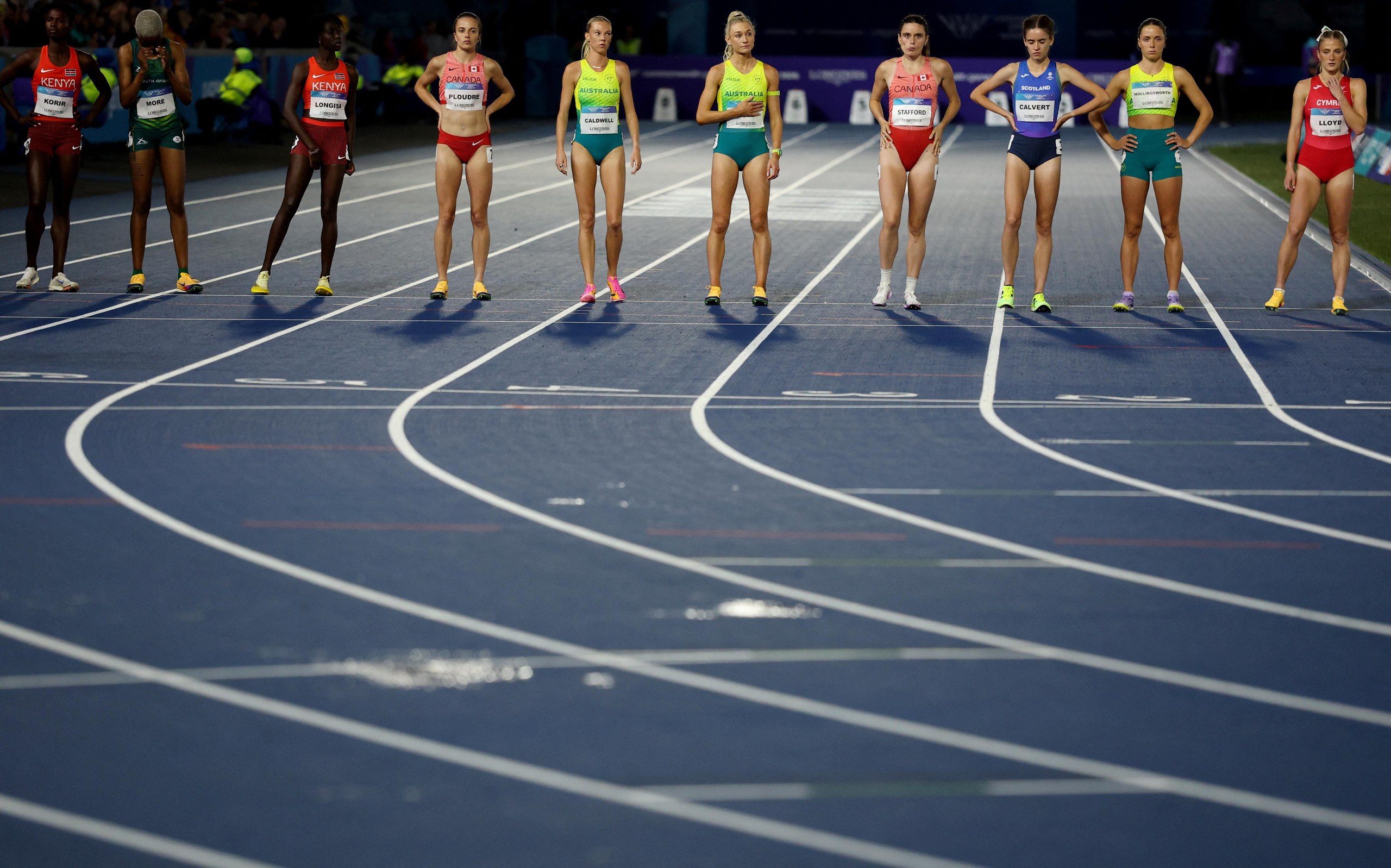 The athletes before the Women's One Mile Final.