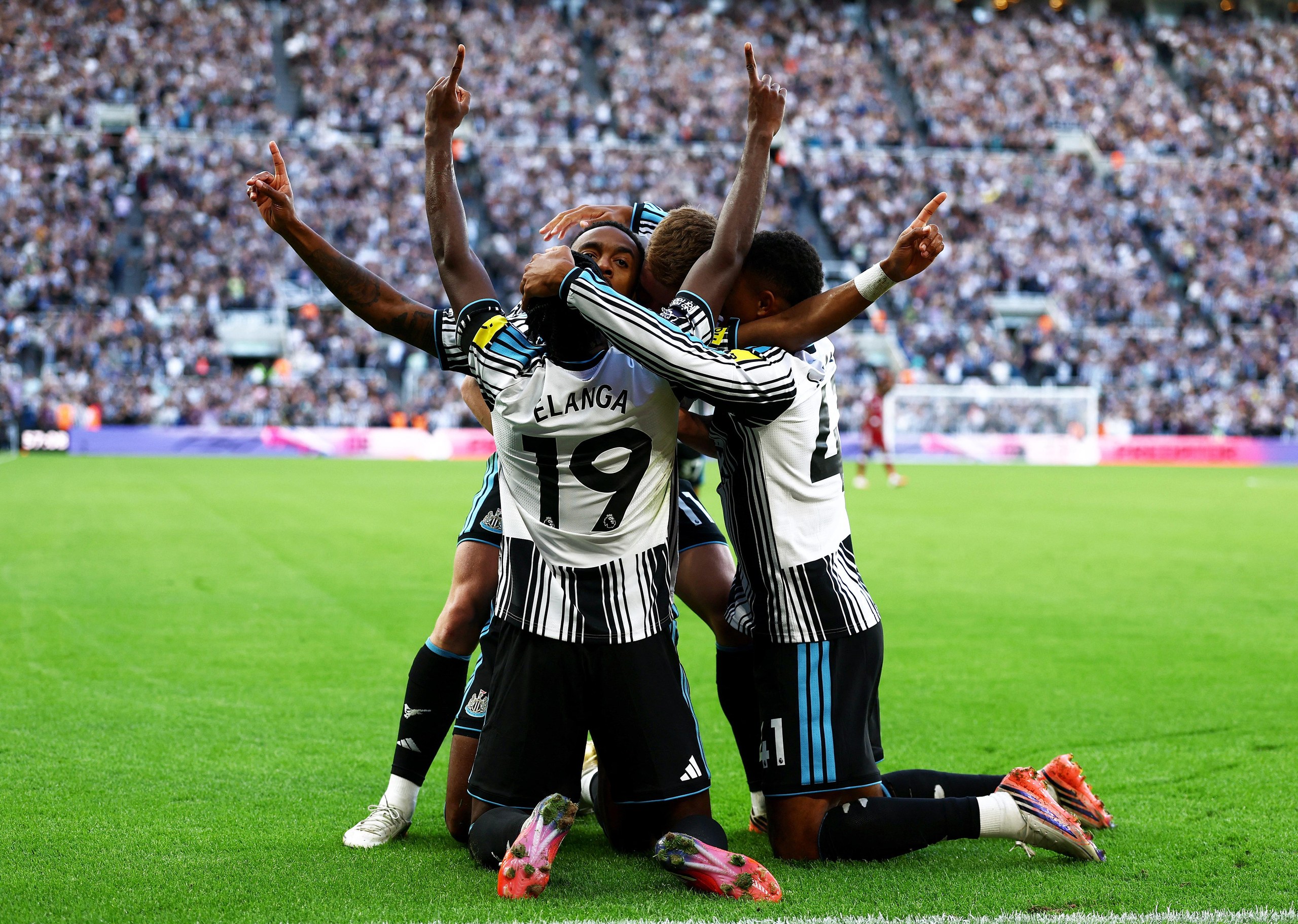 Willock celebrates scoring.