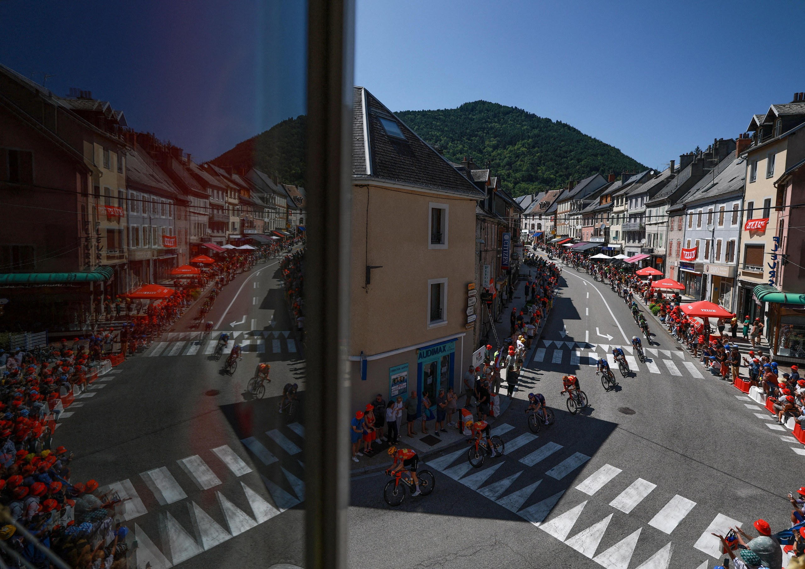 General view of cyclists in action during stage 18 of the Tour de France