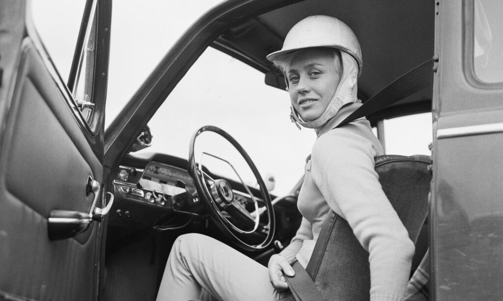 Ewy Rosqvist, pionnière du rallye, décède à 94 ans