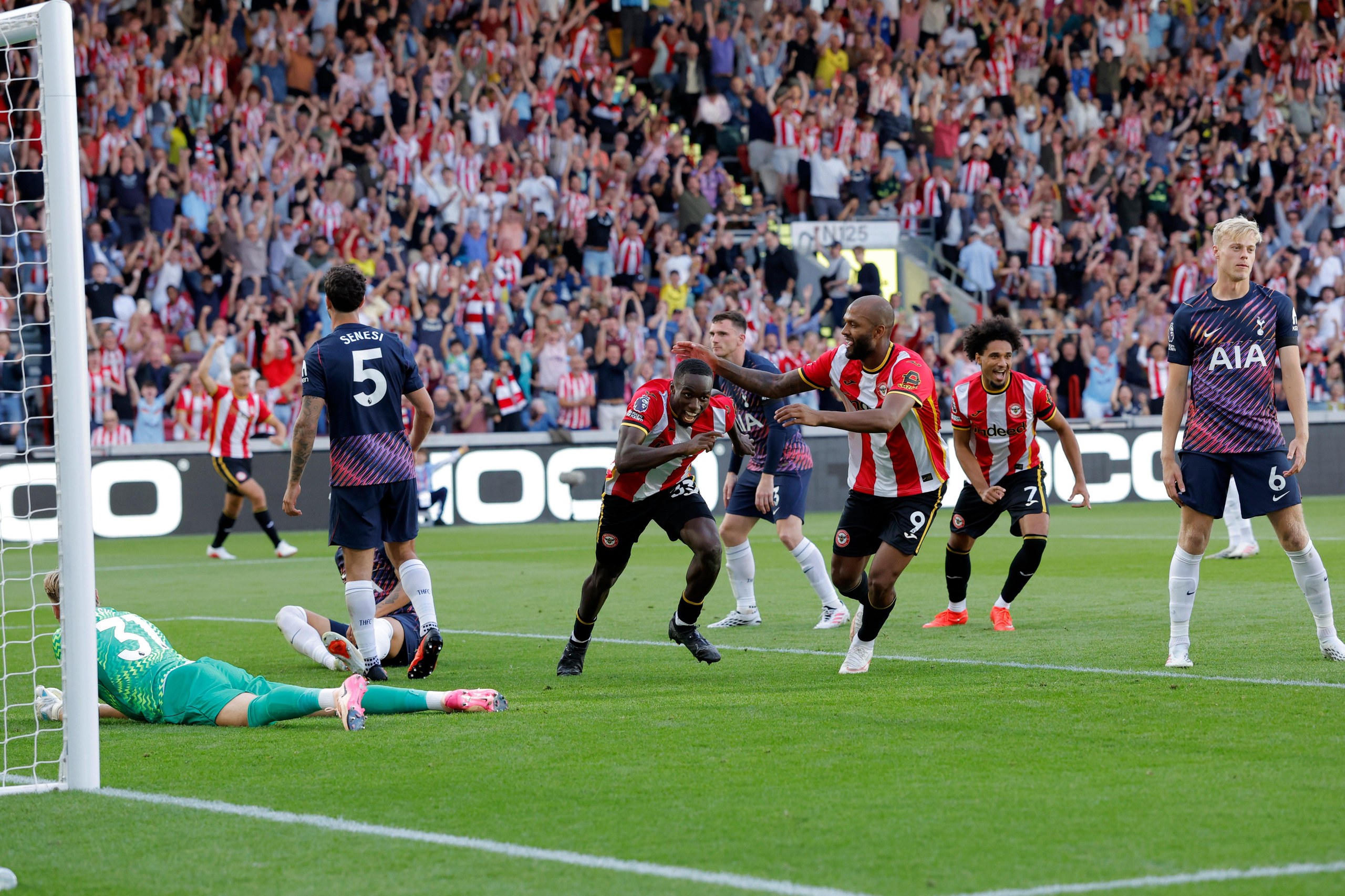 Michael Kayode scores.
