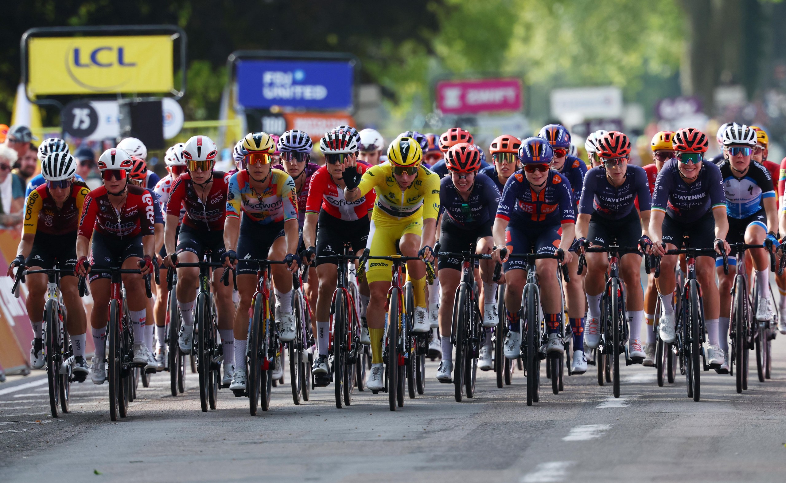 The Tour de France Femmes peloton.