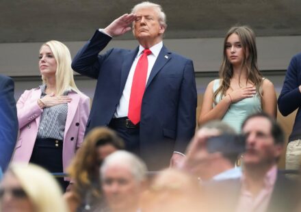 Réactions contrastées à l&rsquo;apparition de Donald Trump lors de la finale de l&rsquo;US Open