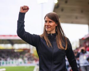 Marie-Louise Eta fait ses débuts en tant que première entraîneuse de Bundesliga à Union Berlin