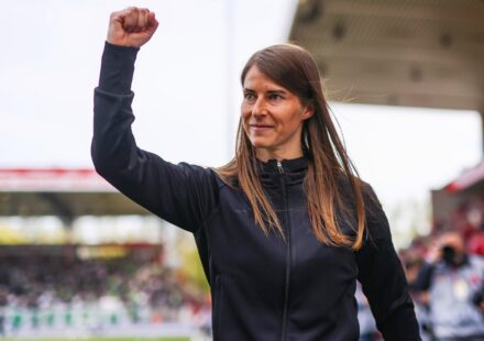 Marie-Louise Eta fait ses débuts en tant que première entraîneuse de Bundesliga à Union Berlin