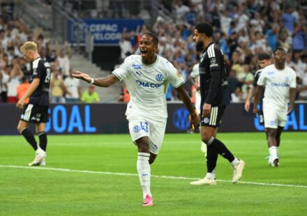 L&rsquo;OM commence la Ligue 1 avec une victoire impressionnante de 4-0 contre Strasbourg