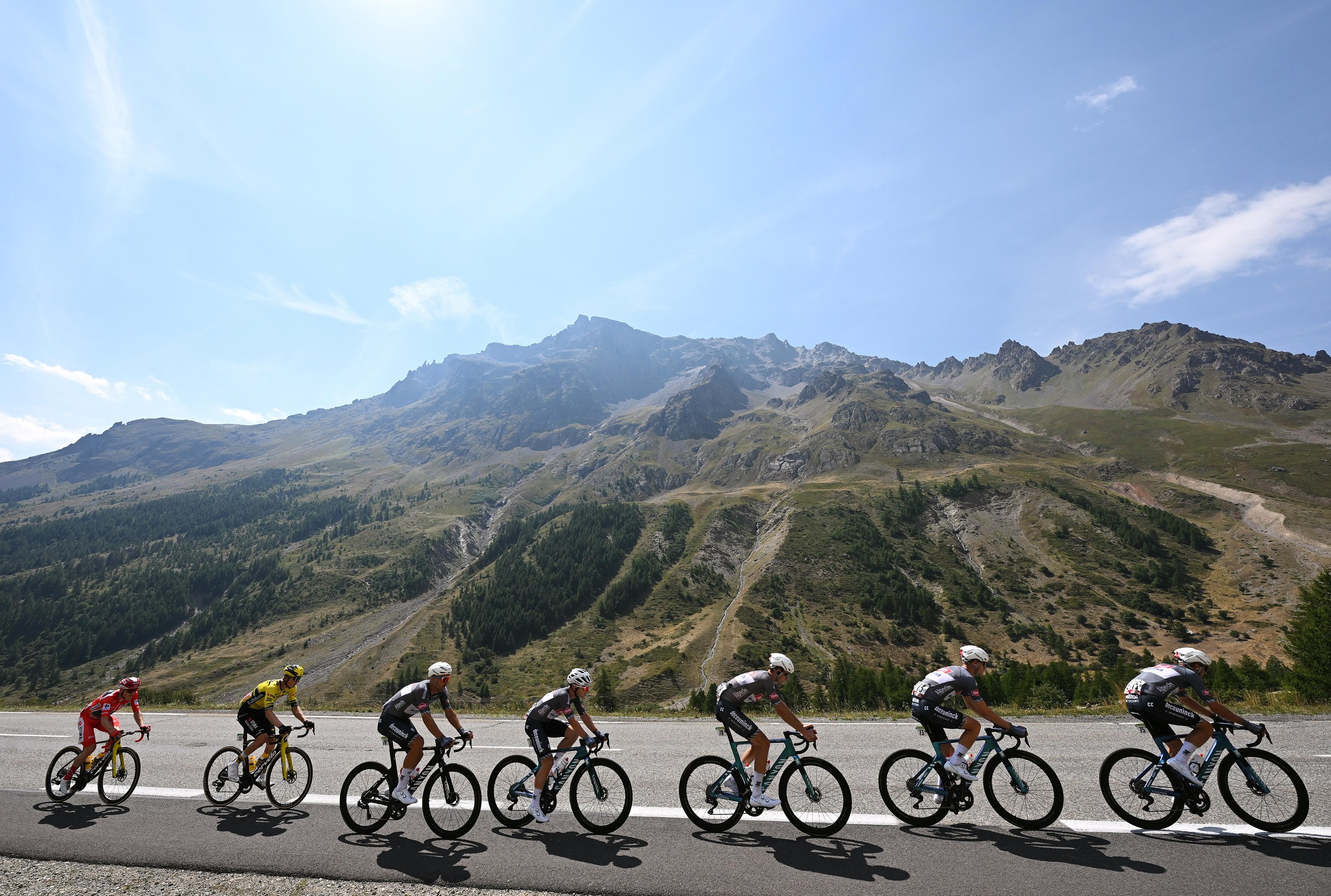 A group rides through the mountains during the 2025 Vuelta
