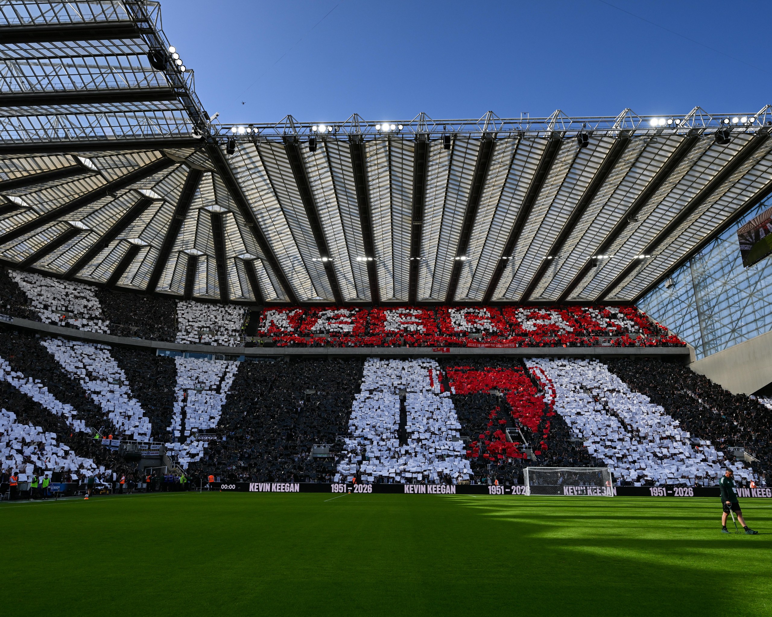 Fans use cards to make up Keegan’s Newcastle shirt, with Liverpool fans (in red) playing their part high in the away end.
