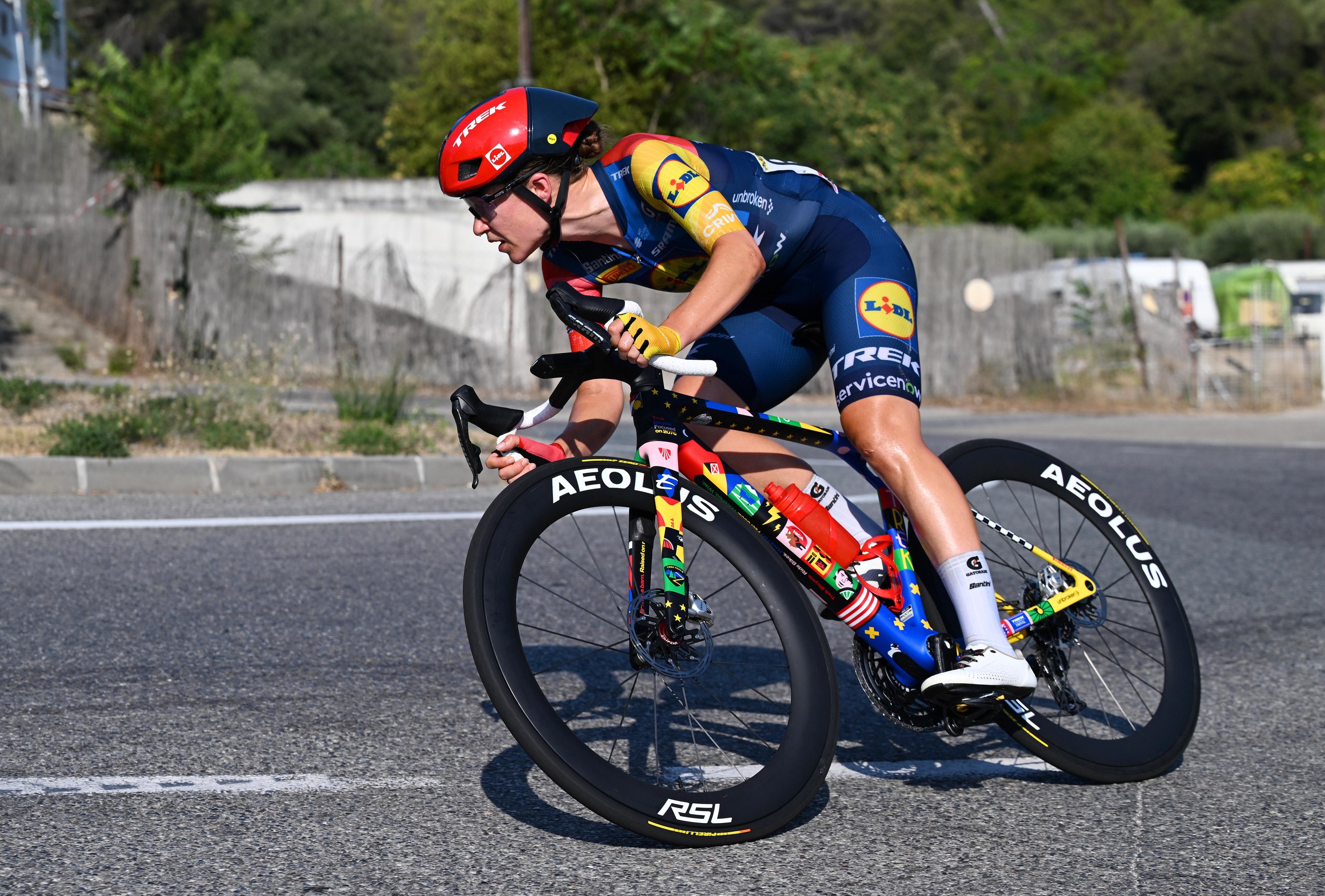 Loes Adegeest of Lidl-Trek has the lead.