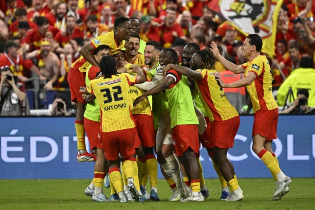 Lens remporte la Coupe de France en battant Nice en finale