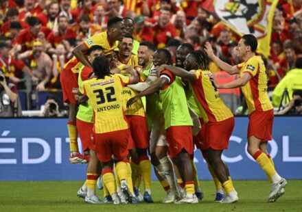 Lens remporte la Coupe de France en battant Nice en finale