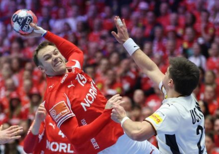Mathias Gidsel joue gardien de but lors d&rsquo;un match amical avec Berlin