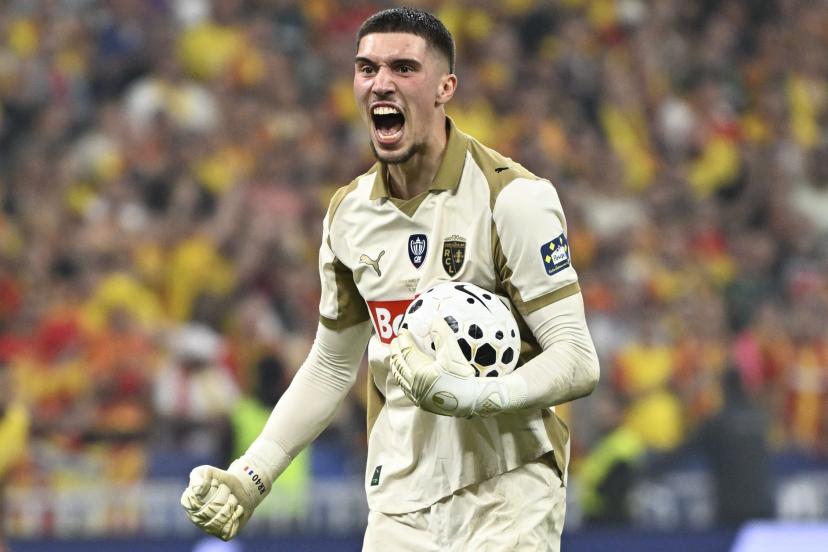 Robin Risser (Lens) célèbre la victoire en Coupe de France : « On rentre dans l&rsquo;histoire ! »