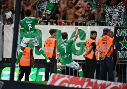 Saint-Étienne démarre fort en Ligue 2 avec une victoire éclatante contre Sochaux