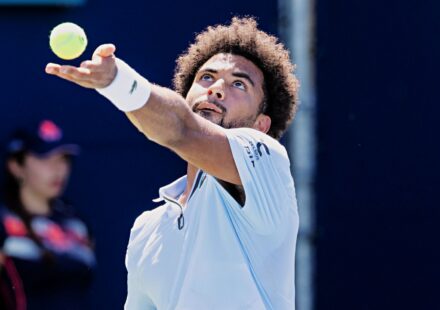 Arthur Fils atteint les huitièmes de finale à Montréal, maintient son invincibilité hors du top 25