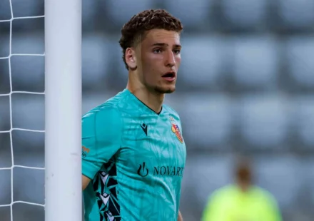 Le gardien de but du FC Bâle, Bennett Hoch, absent plusieurs mois après une opération