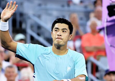 Nakashima surclasse Darderi avec 11 aces pour atteindre les demi-finales