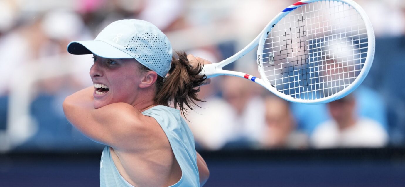 Swiatek se reprend après avoir perdu un set et élimine Sakkari à Cincinnati