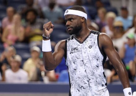 Tiafoe defeats Tien and will face Auger-Aliassime in the round of 16