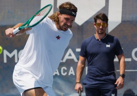 Tsitsipas admet avoir tardé à changer d&rsquo;entraîneur et admire Shelton