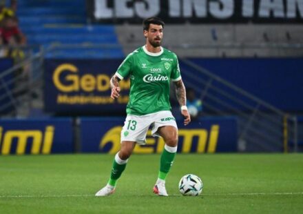 Joao Ferreira de Saint-Étienne évacué sur civière après un choc violent