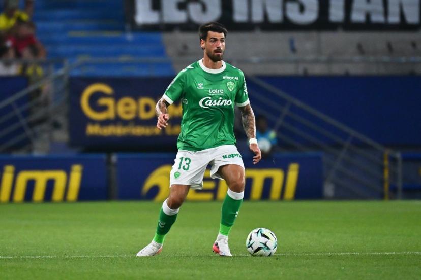 Joao Ferreira de Saint-Étienne évacué sur civière après un choc violent