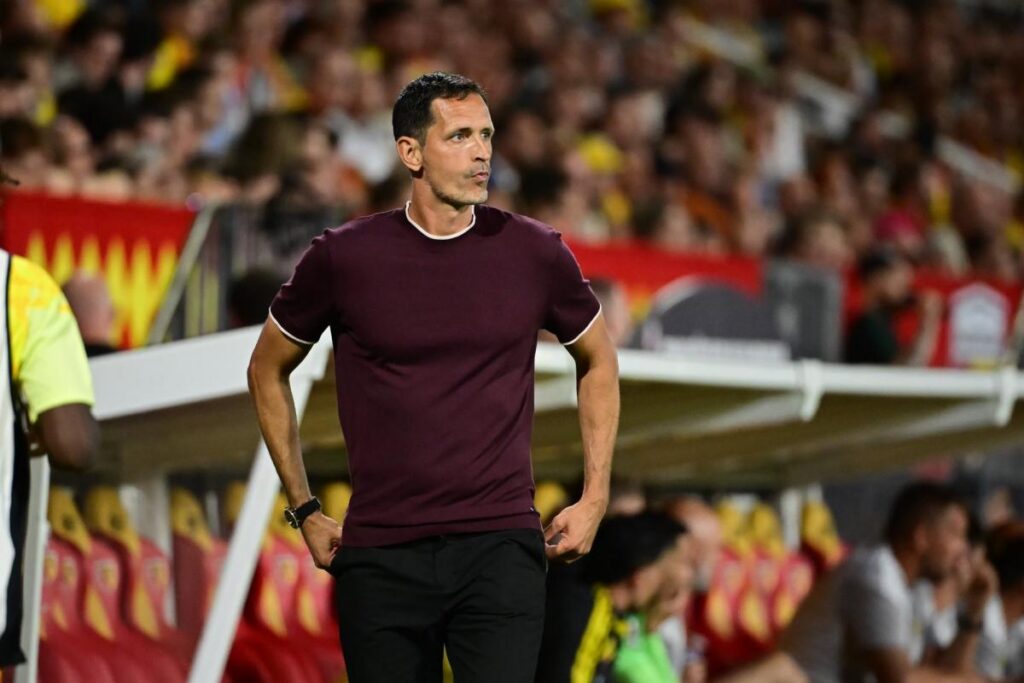 Dino Toppmöller félicite Lens après sa victoire au Trophée des champions contre le PSG