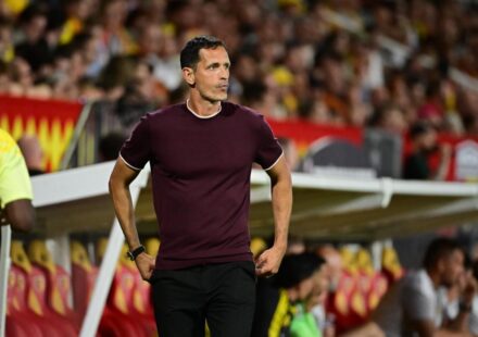 Dino Toppmöller félicite Lens après sa victoire au Trophée des champions contre le PSG